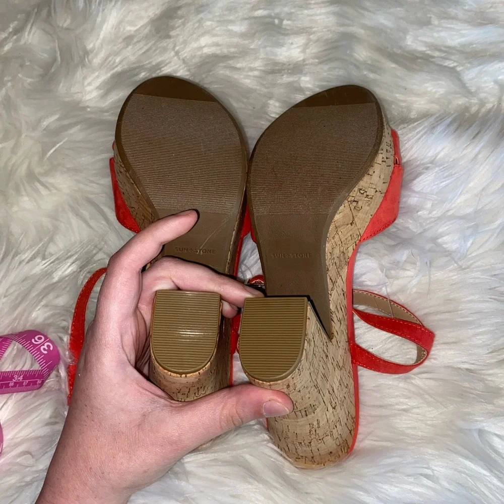 Sun & Stone salmon colored wedges size 9 NWOT